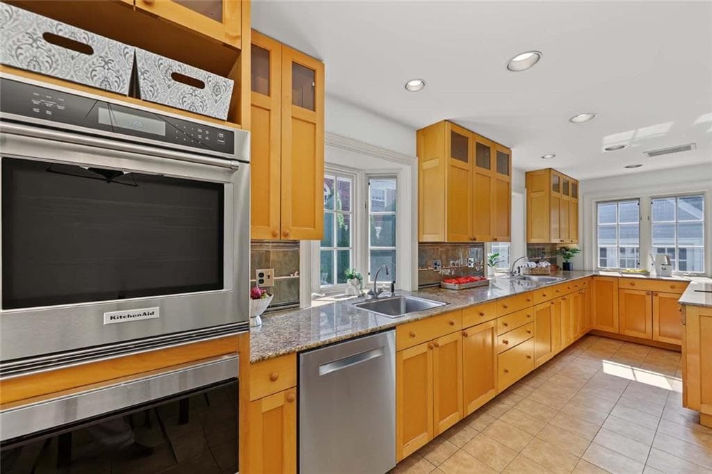 Single Family Residence at 11 Intervale Road, Providence, photo 18 of 50