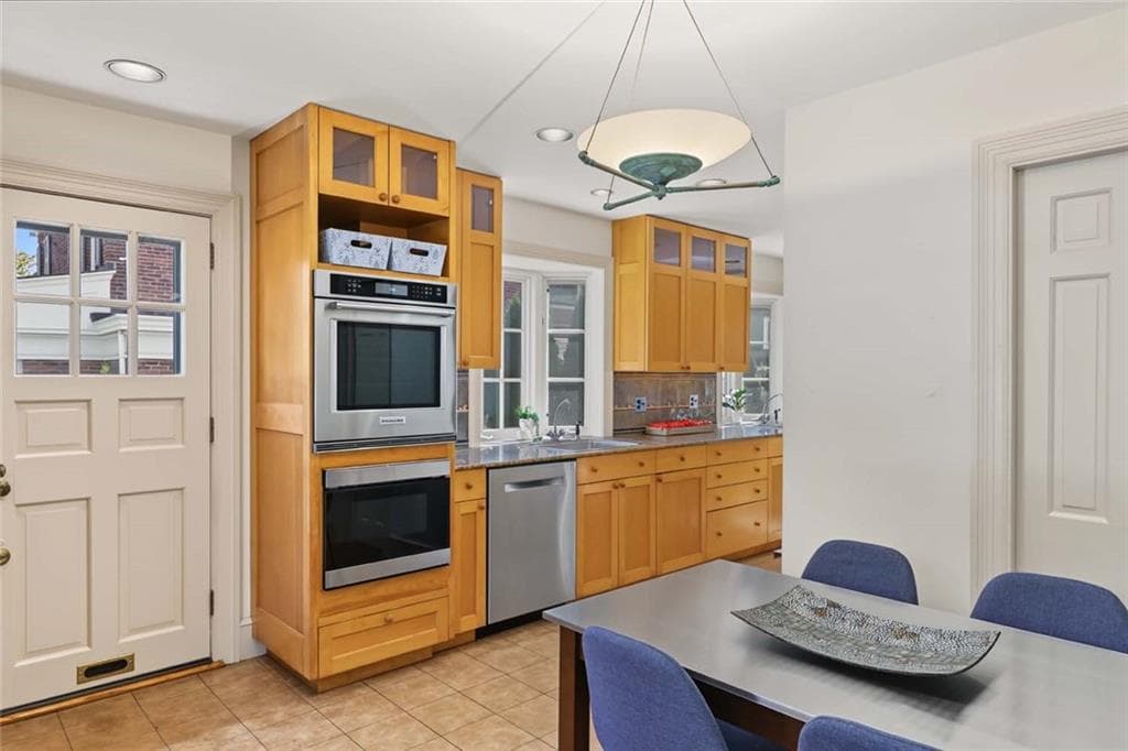 Single Family Residence at 11 Intervale Road, Providence, photo 21 of 50