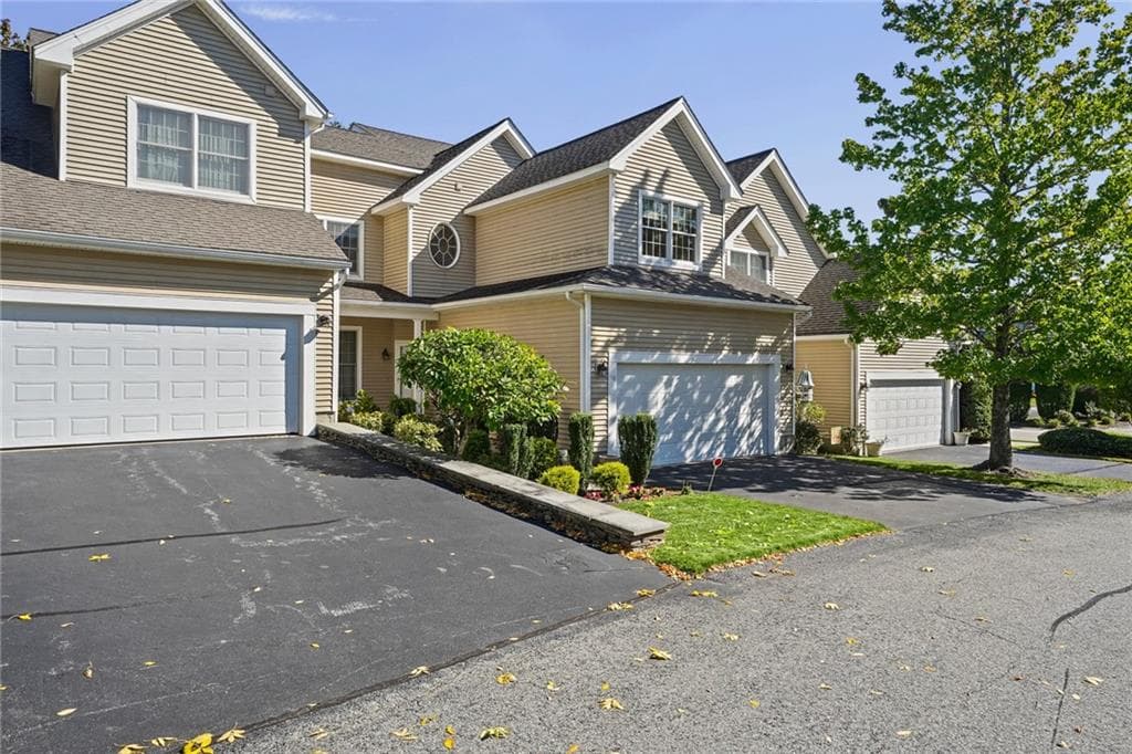 Condominium at 16 Starling Way, West Warwick, photo 2 of 42