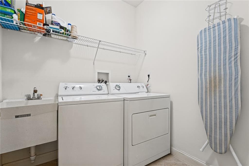 Condominium at 16 Starling Way, West Warwick, photo 10 of 42