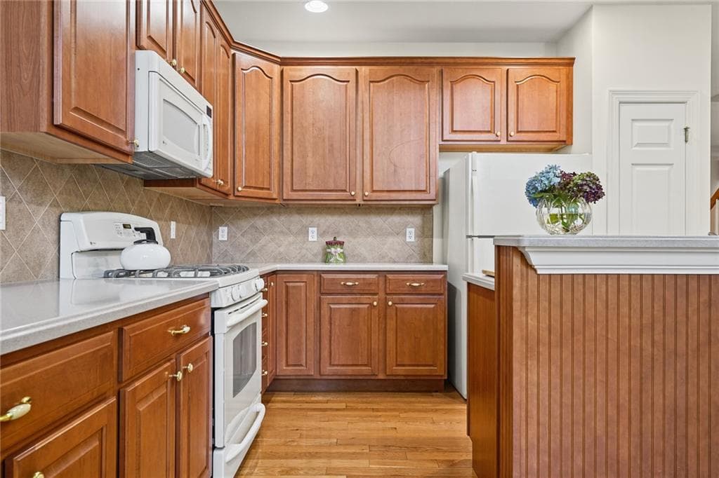 Condominium at 16 Starling Way, West Warwick, photo 15 of 42
