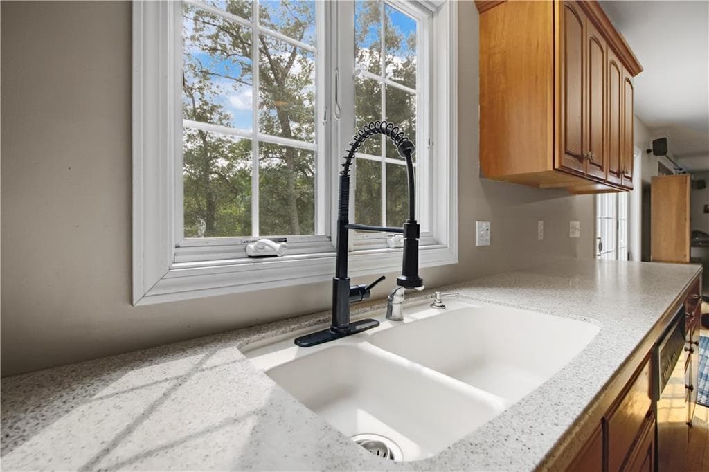 Single Family Residence at 22 Breezy Knoll Road, Smithfield, photo 9 of 48