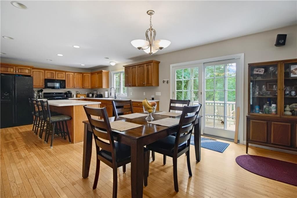 Single Family Residence at 22 Breezy Knoll Road, Smithfield, photo 10 of 48
