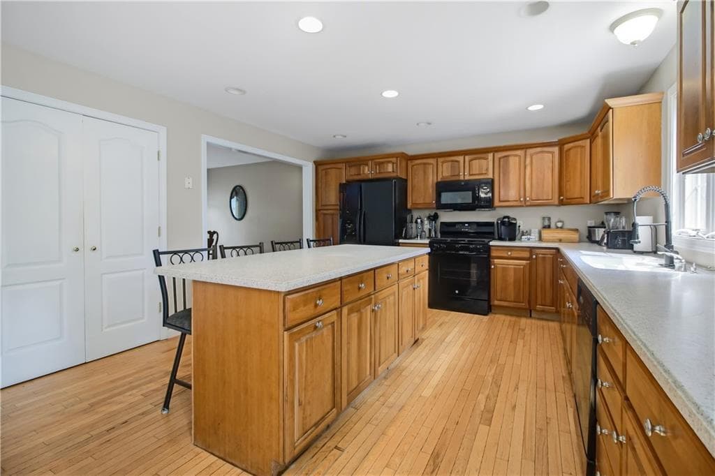 Single Family Residence at 22 Breezy Knoll Road, Smithfield, photo 8 of 48
