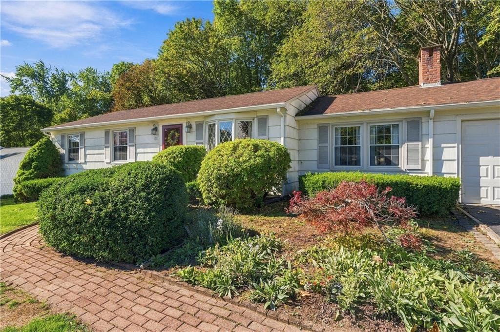 Single Family Residence at 100 Sleepy Hollow Drive, Cumberland, photo 2 of 26