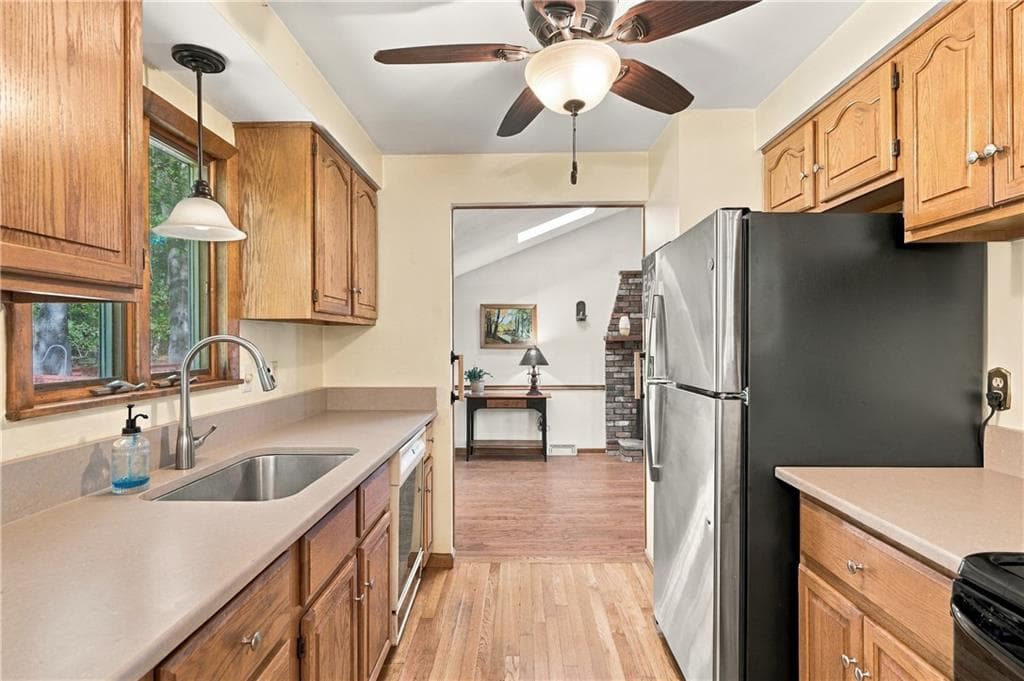 Single Family Residence at 100 Sleepy Hollow Drive, Cumberland, photo 6 of 26