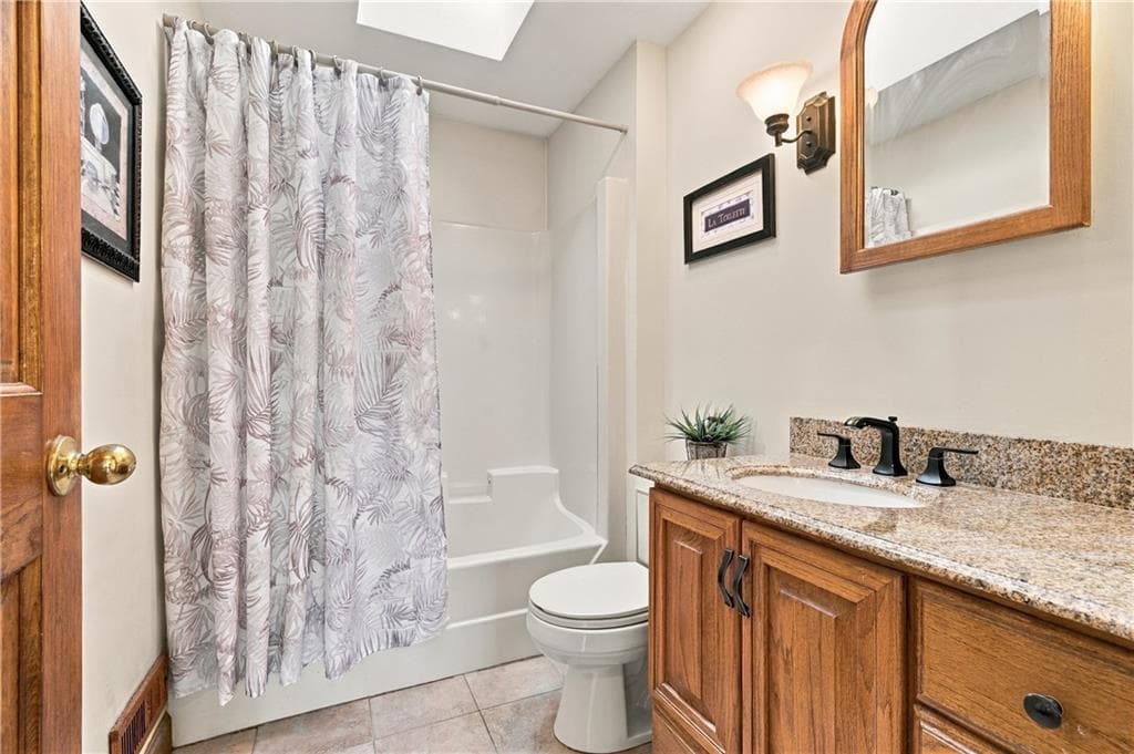 Single Family Residence at 100 Sleepy Hollow Drive, Cumberland, photo 17 of 26