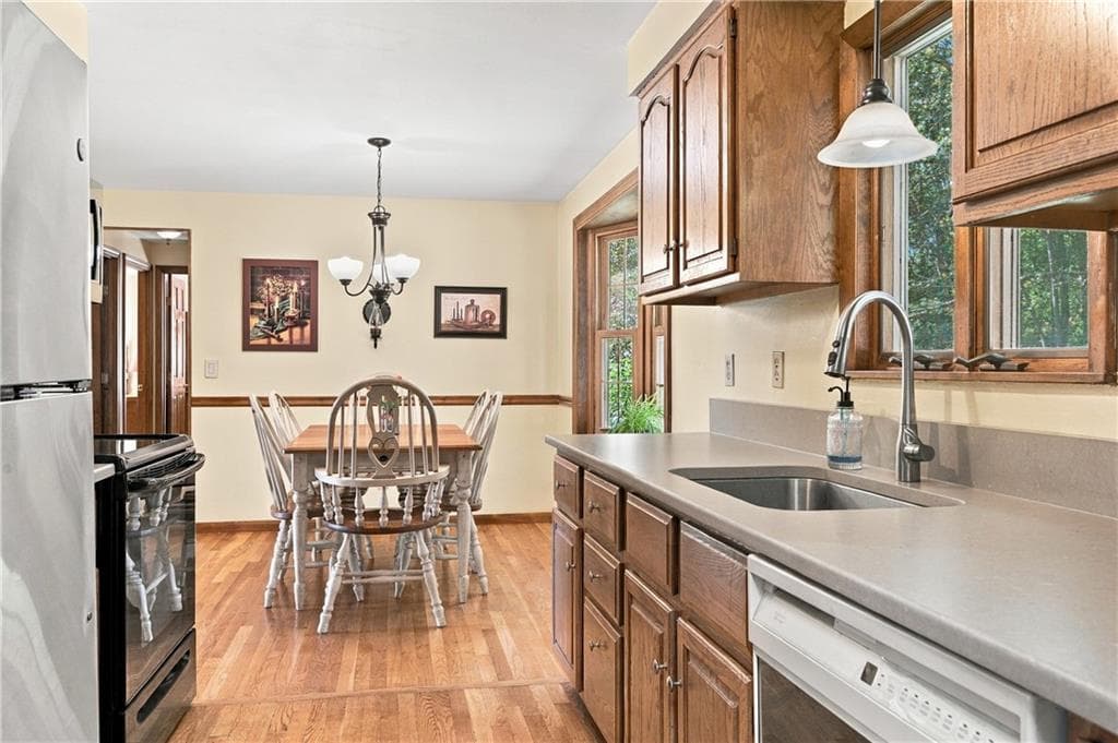 Single Family Residence at 100 Sleepy Hollow Drive, Cumberland, photo 7 of 26