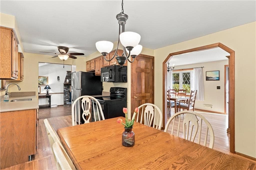 Single Family Residence at 100 Sleepy Hollow Drive, Cumberland, photo 10 of 26