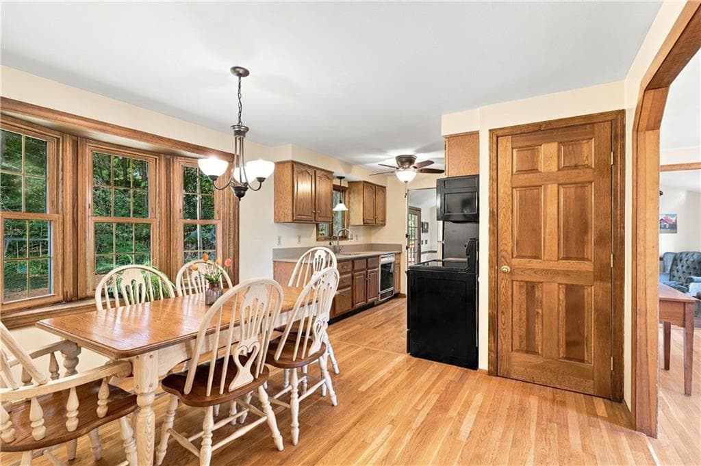 Single Family Residence at 100 Sleepy Hollow Drive, Cumberland, photo 8 of 26