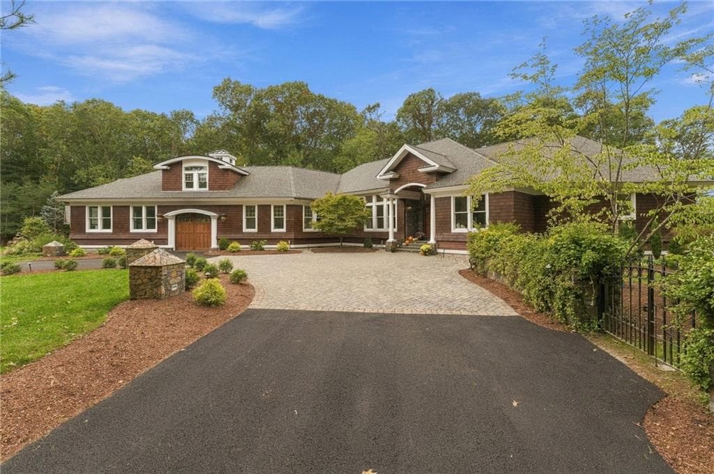 Single Family Residence at 46 Pojac Point Road, North Kingstown, photo 5 of 50