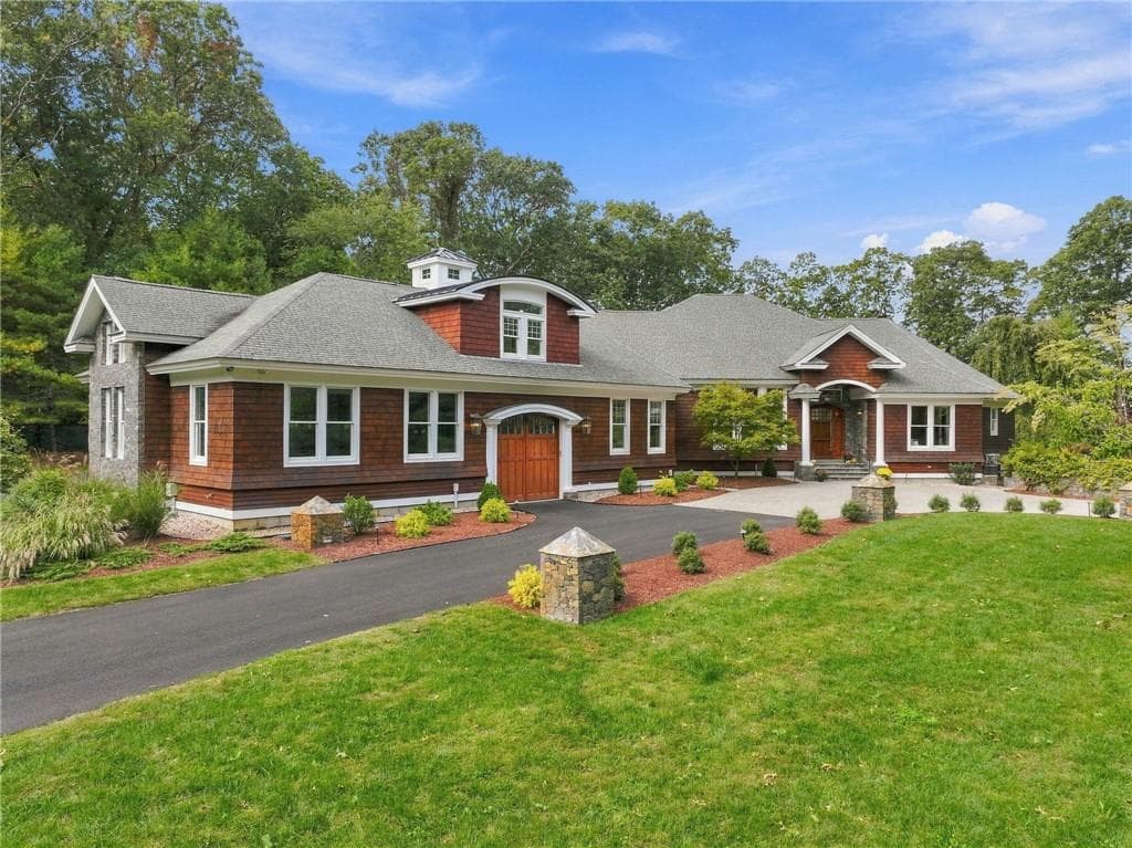 Single Family Residence at 46 Pojac Point Road, North Kingstown, photo 4 of 50