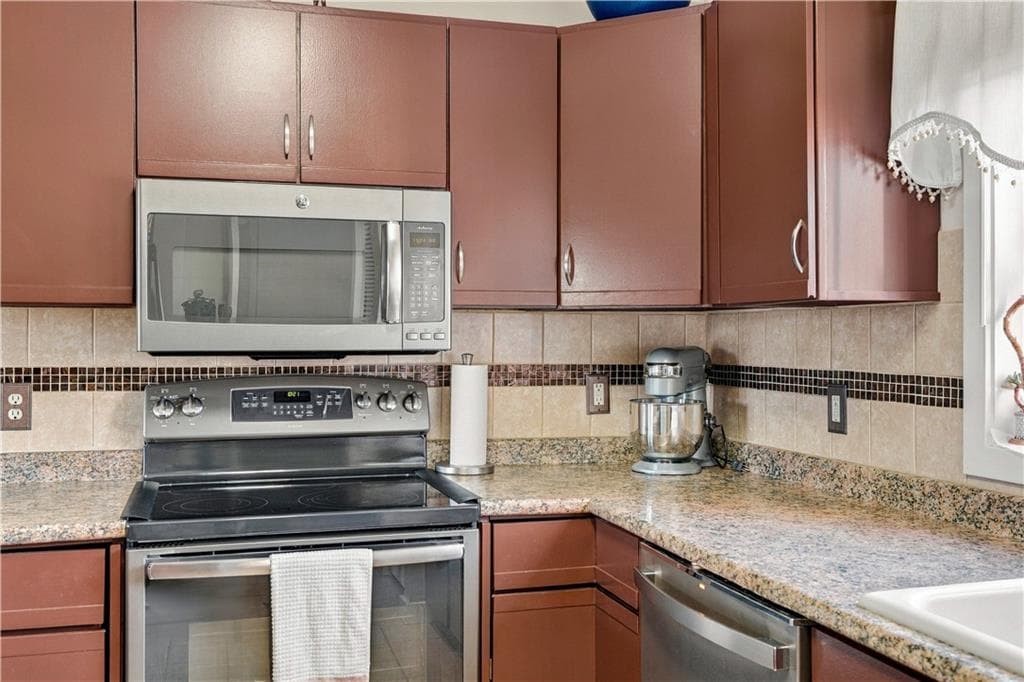 Condominium at 4 Palmer Circle UNIT 15, Hopkinton, photo 6 of 33