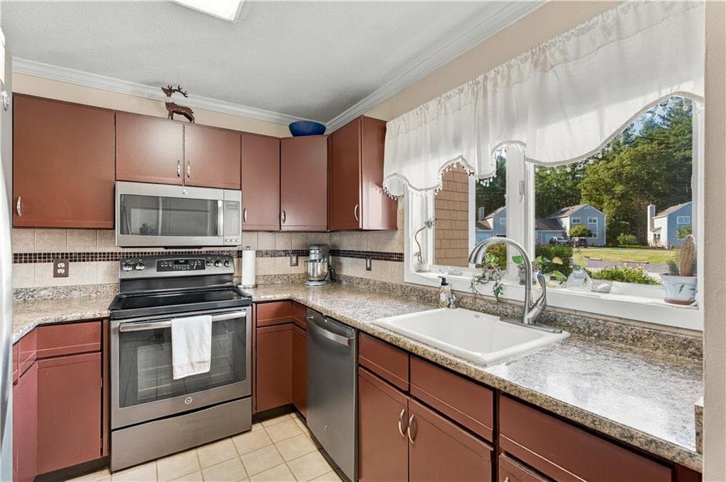 Condominium at 4 Palmer Circle UNIT 15, Hopkinton, photo 3 of 33
