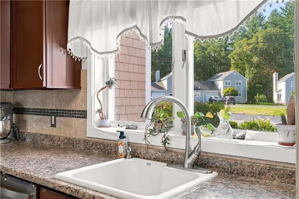 Condominium at 4 Palmer Circle UNIT 15, Hopkinton, photo 4 of 33