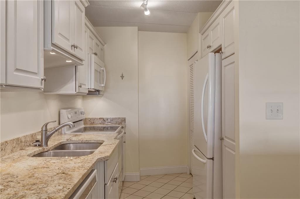 Condominium at 1314 Capella South UNIT 1314, Newport, photo 23 of 41