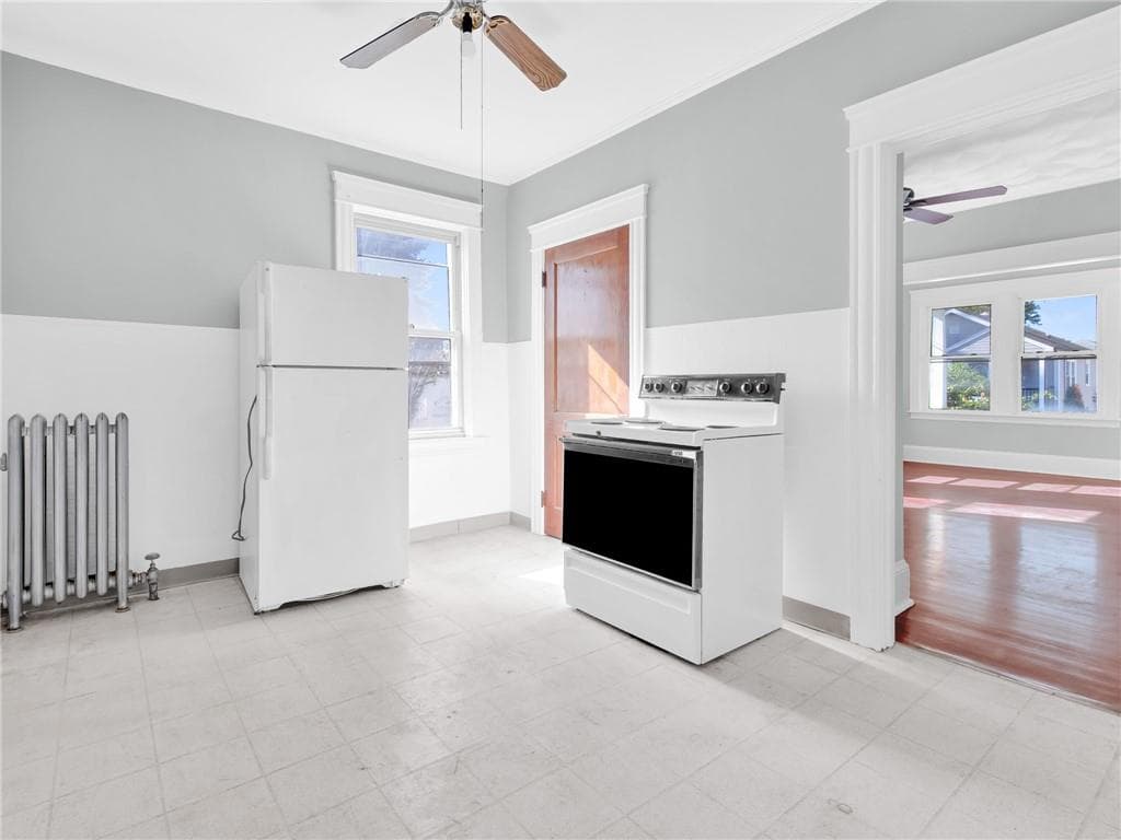 Single Family Residence at 444 Harrington Avenue, Warwick, photo 13 of 28