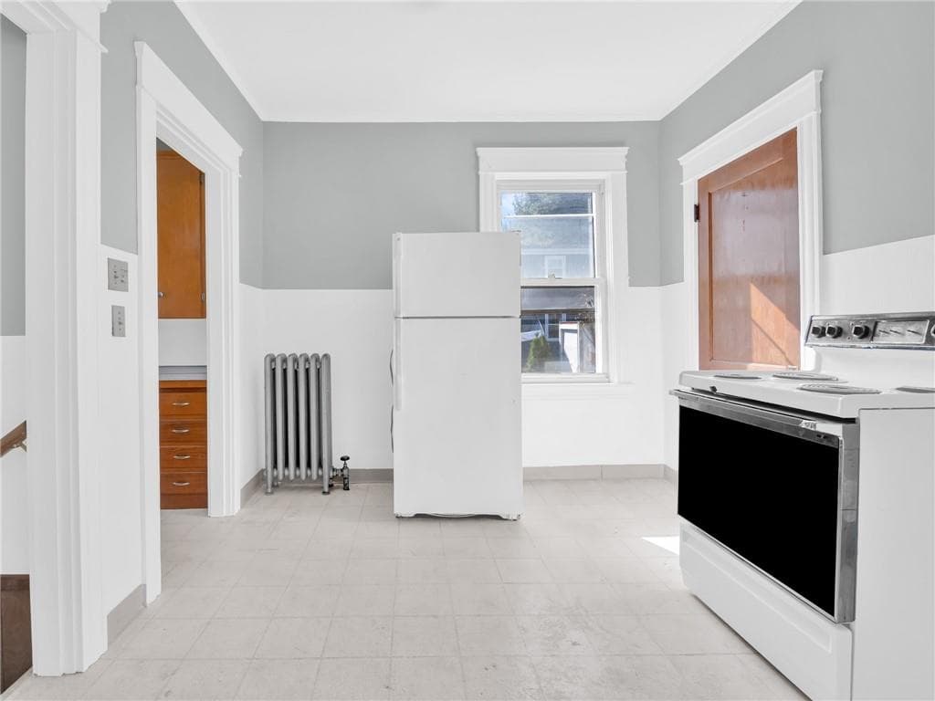 Single Family Residence at 444 Harrington Avenue, Warwick, photo 14 of 28