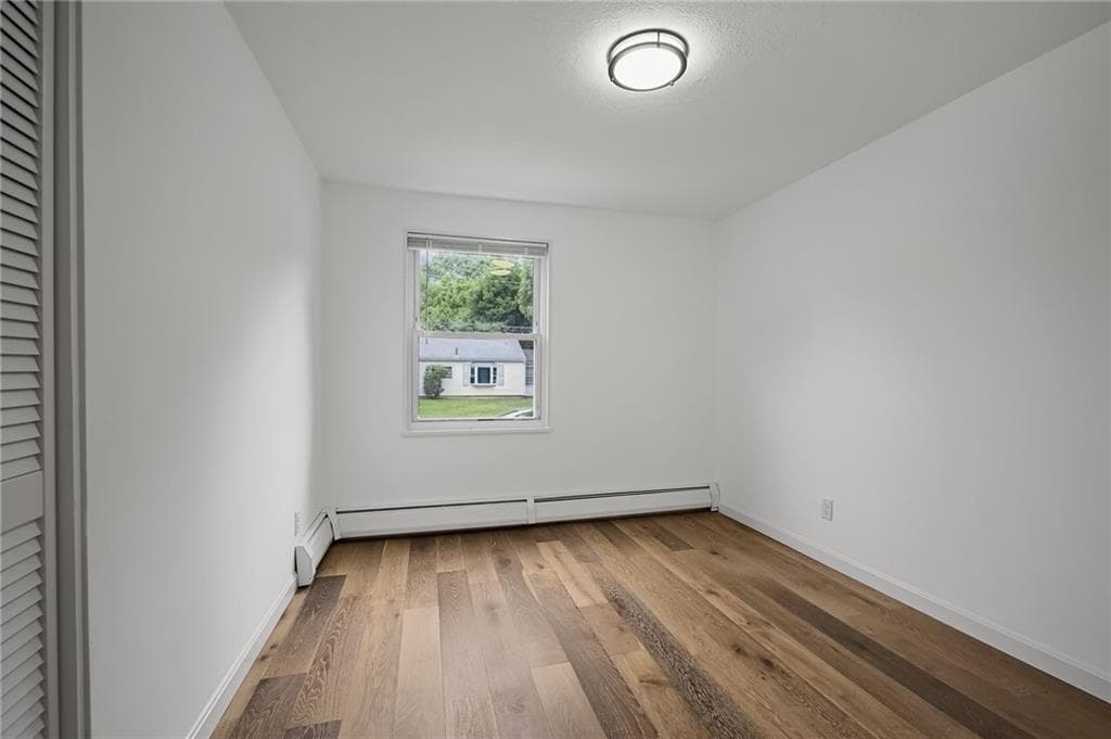 Single Family Residence at 140 Tanner Avenue, Warwick, photo 11 of 40