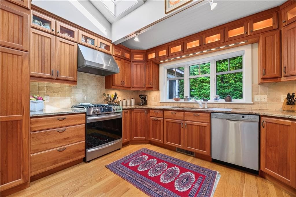 Single Family Residence at 159 Longfellow Road, Jamestown, photo 16 of 38