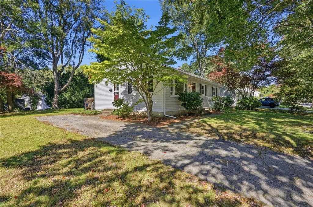Single Family Residence at 73 Pequot Trail, East Greenwich, photo 32 of 35