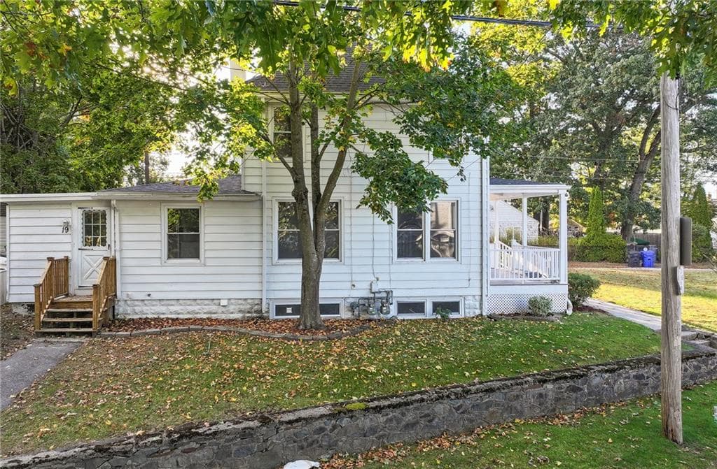 Multi Family at 916 Bullocks PT Avenue, East Providence, photo 5 of 39