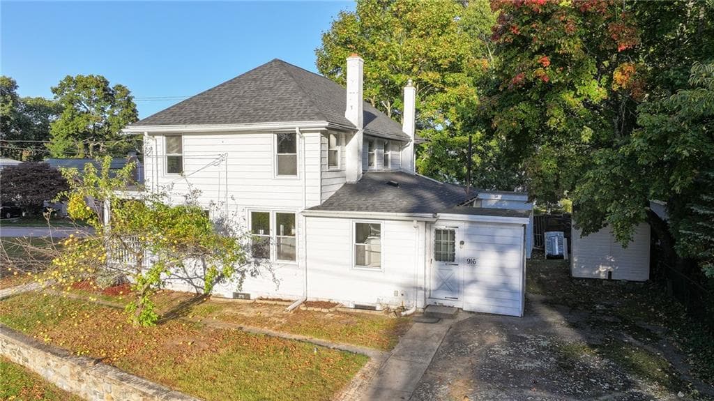 Multi Family at 916 Bullocks PT Avenue, East Providence, photo 4 of 39