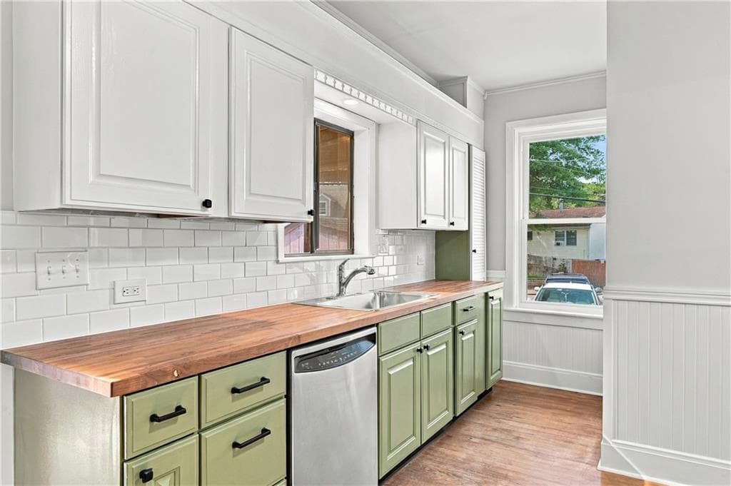 Single Family Residence at 174 Lowell Avenue, Providence, photo 9 of 31