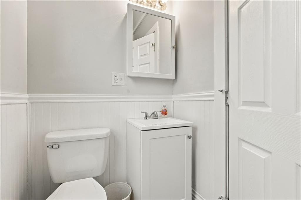Single Family Residence at 174 Lowell Avenue, Providence, photo 25 of 31