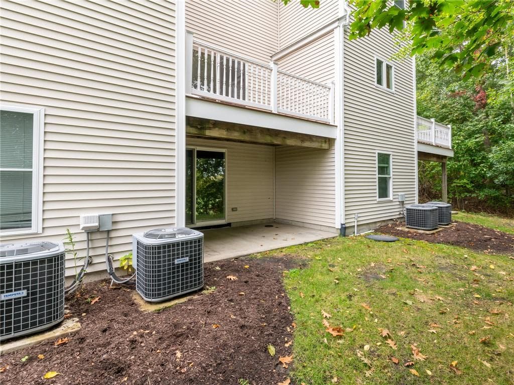 Condominium at 45 Silver Cup Circle, West Warwick, photo 4 of 42