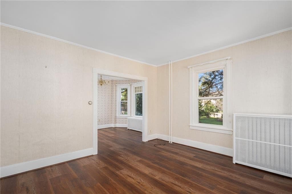 Single Family Residence at 1 Russell Avenue, Newport, photo 6 of 40