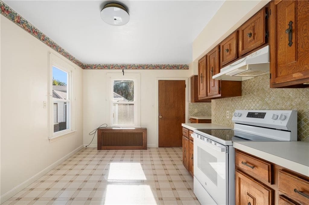 Single Family Residence at 1 Russell Avenue, Newport, photo 15 of 40