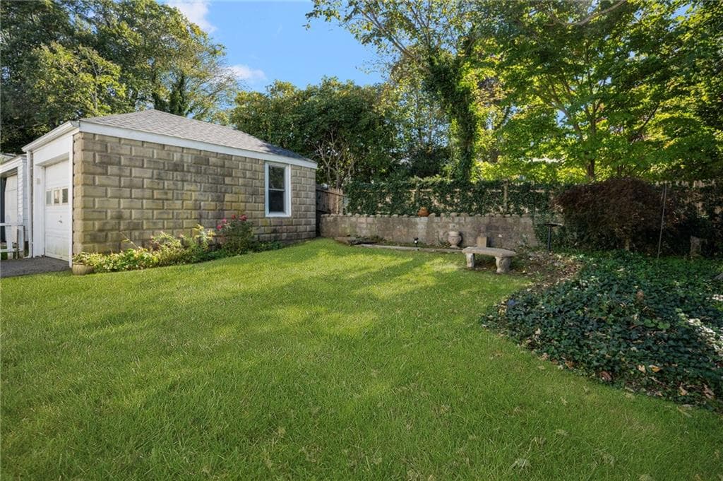 Single Family Residence at 1 Russell Avenue, Newport, photo 31 of 40