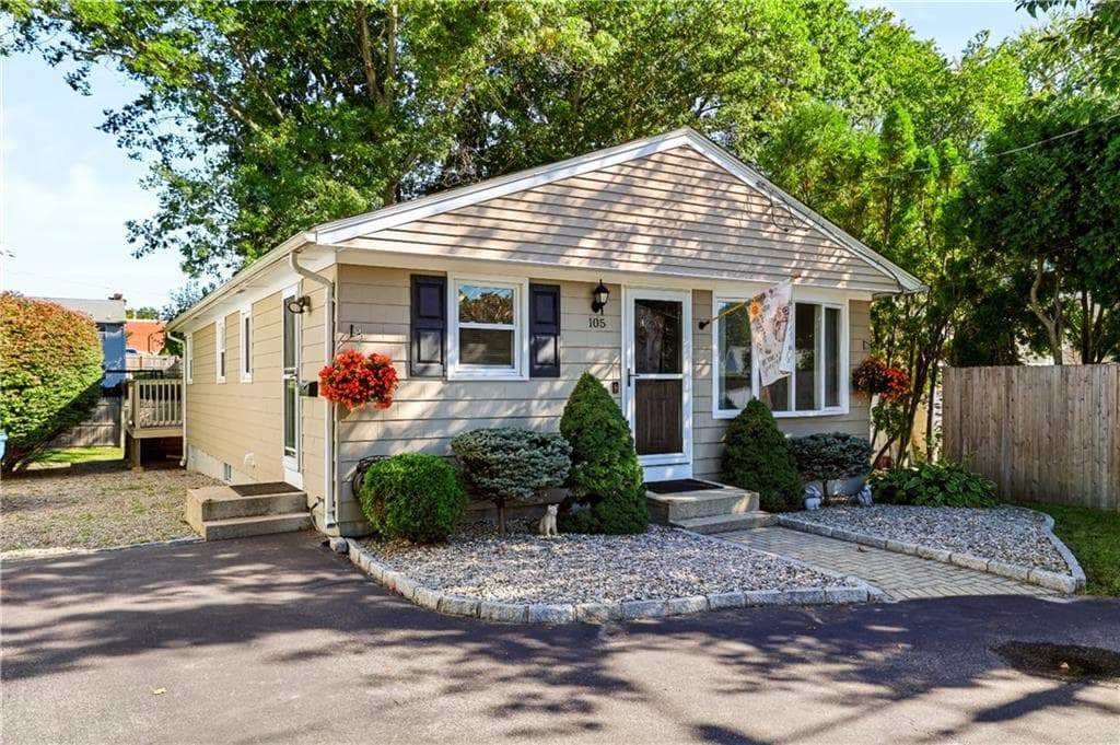 Single Family Residence at 105 Curtis Street, Cranston, photo 2 of 22