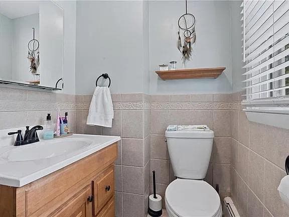 Single Family Residence at 7 Byrd Avenue, Johnston, photo 7 of 20