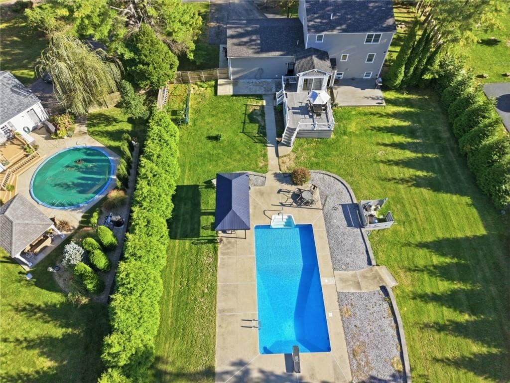 Single Family Residence at 10 Circlewood Drive, Coventry, photo 6 of 50