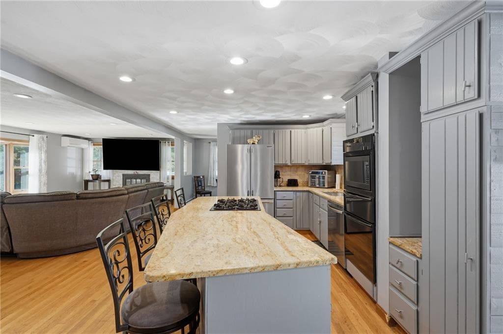 Single Family Residence at 10 Circlewood Drive, Coventry, photo 17 of 50
