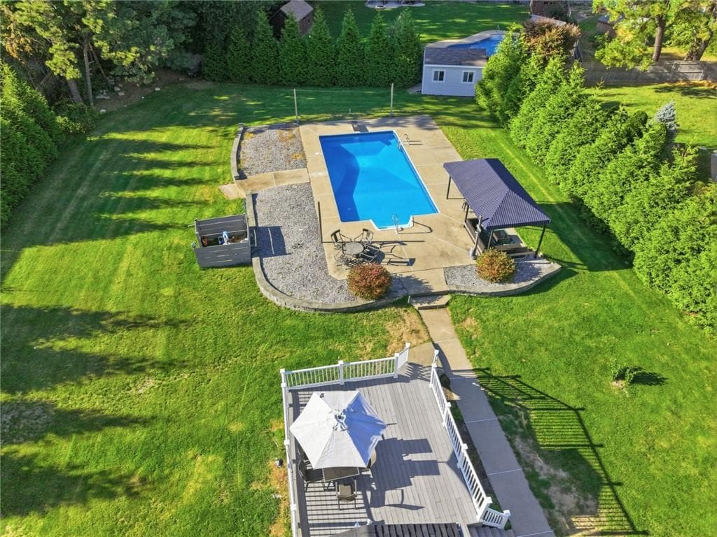 Single Family Residence at 10 Circlewood Drive, Coventry, photo 10 of 50