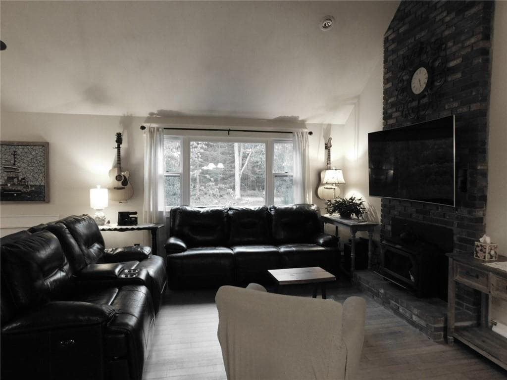 Single Family Residence at 36 WHITE OAK Drive, Richmond, photo 7 of 47