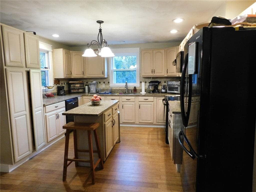 Single Family Residence at 36 WHITE OAK Drive, Richmond, photo 5 of 47