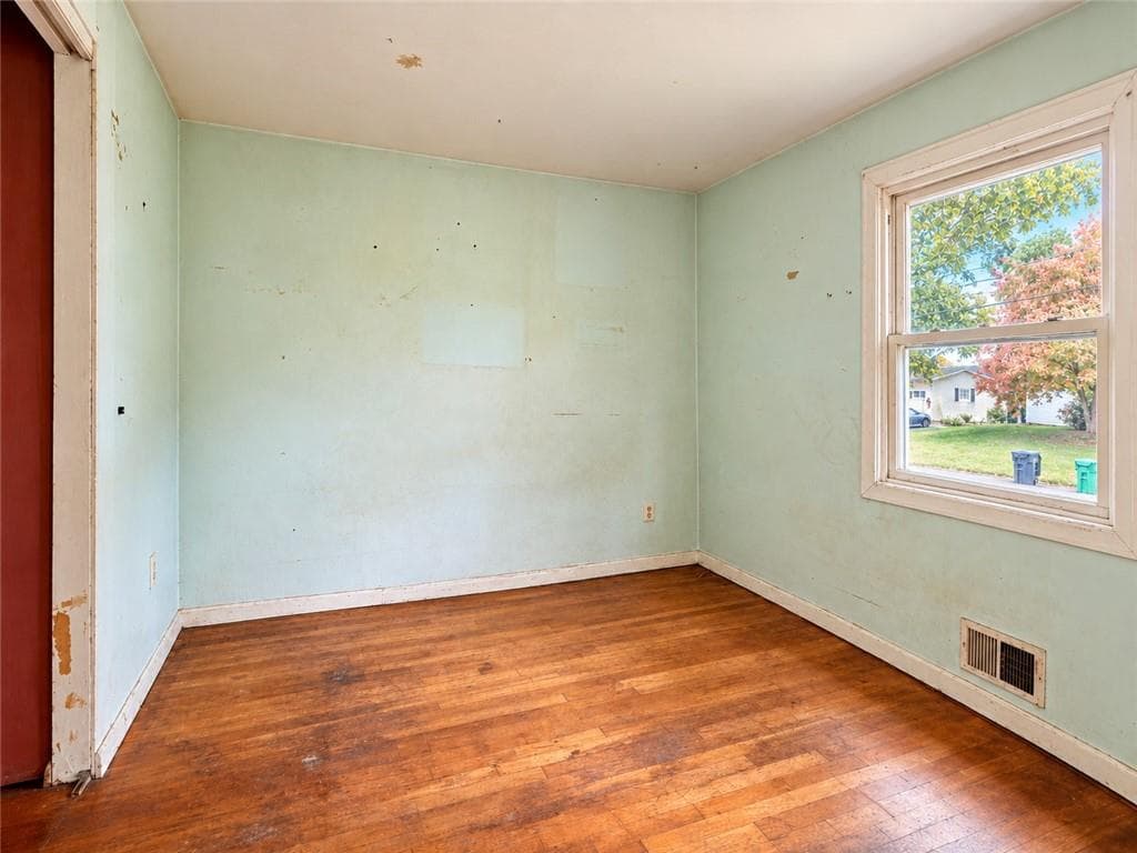 Single Family Residence at 89 Cushing Road, Warwick, photo 7 of 16