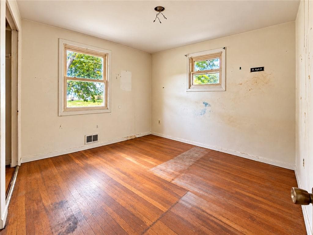 Single Family Residence at 89 Cushing Road, Warwick, photo 8 of 16