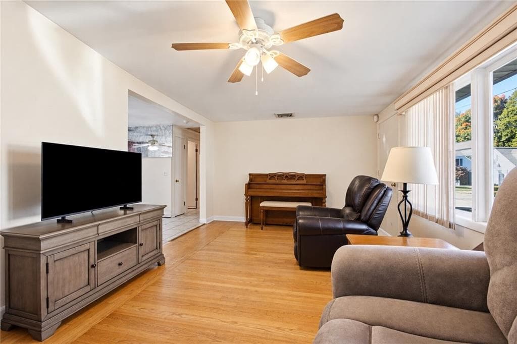 Single Family Residence at 11 Hemlock Drive, Johnston, photo 6 of 24