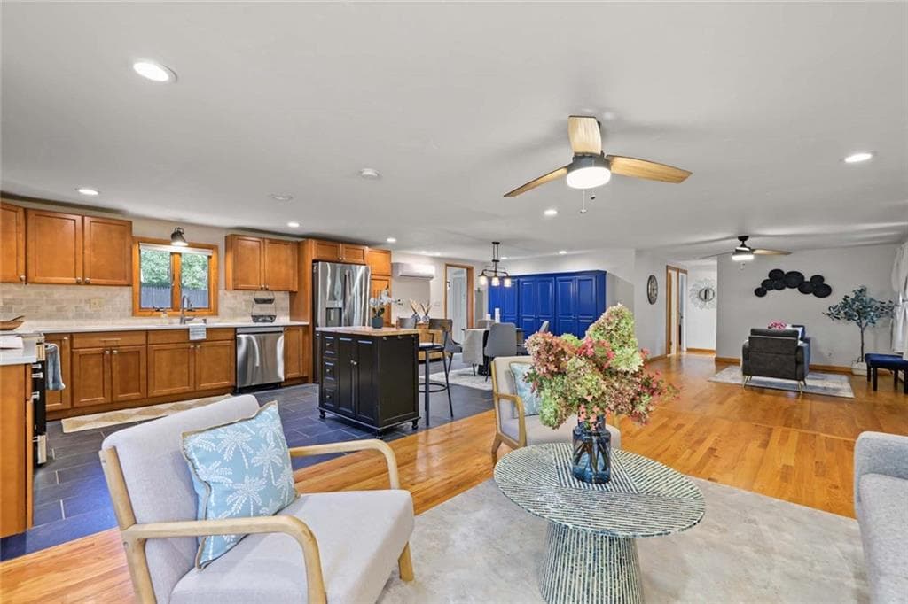 Single Family Residence at 6 Lake View Circle, Glocester, photo 7 of 32