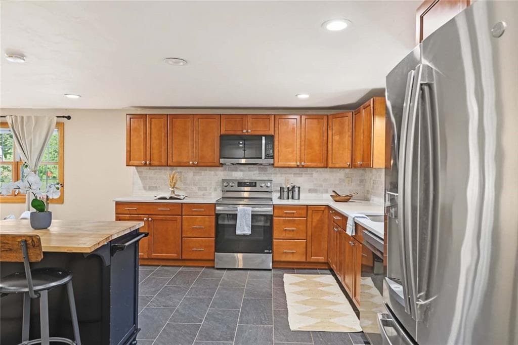 Single Family Residence at 6 Lake View Circle, Glocester, photo 9 of 32