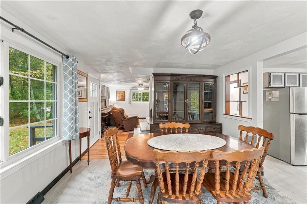 Single Family Residence at 392 Hillsdale Road, Richmond, photo 13 of 33