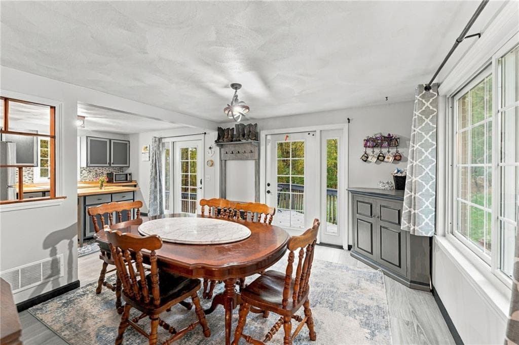 Single Family Residence at 392 Hillsdale Road, Richmond, photo 12 of 33