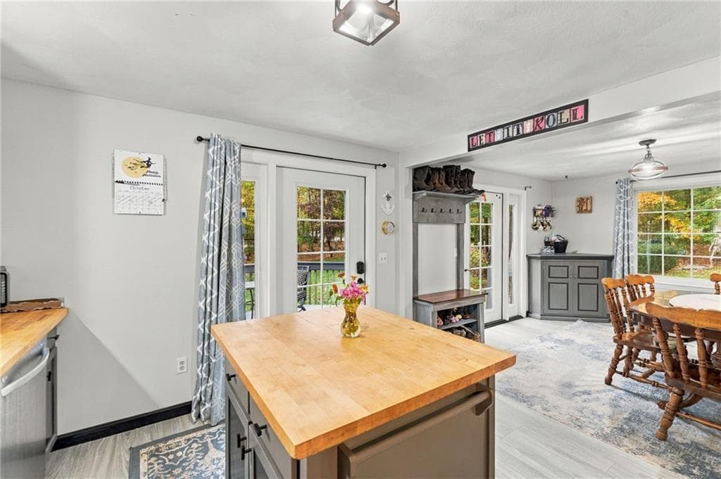 Single Family Residence at 392 Hillsdale Road, Richmond, photo 10 of 33