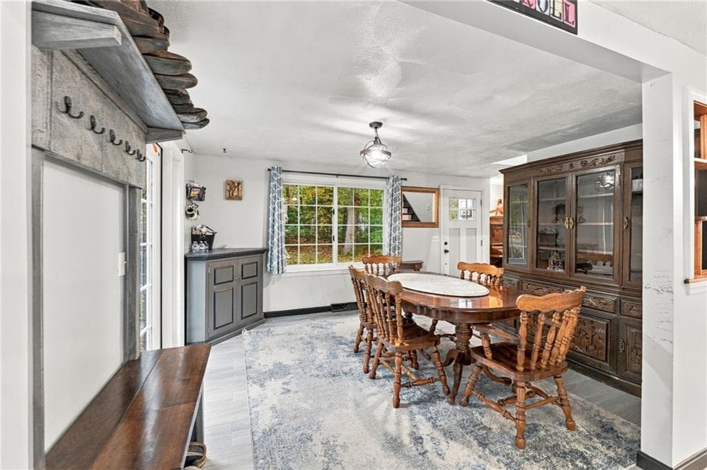 Single Family Residence at 392 Hillsdale Road, Richmond, photo 11 of 33