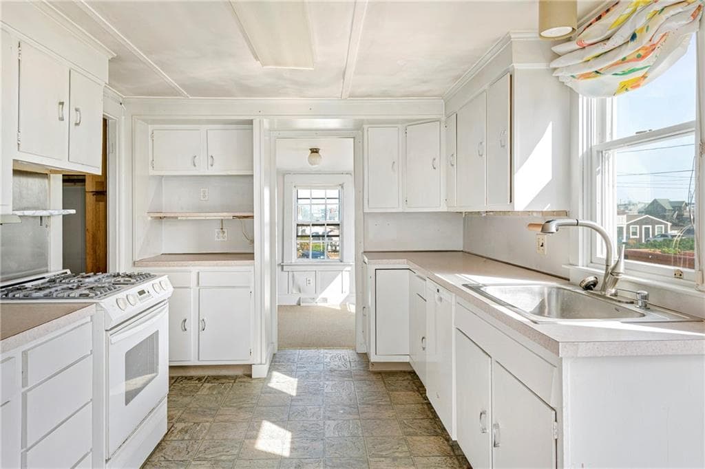 Single Family Residence at 1127 Succotash Road, Narragansett, photo 19 of 38